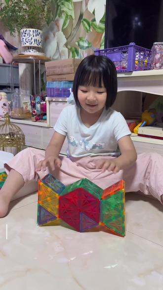 磁力片拼搭糖果盒,一起玩磁力片#磁力片#玩具推荐#玩玩具#陪孩子做游戏#益智玩具