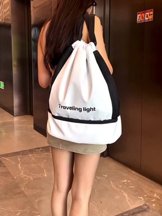 #创作灵感 #百搭包包 #双肩背包 #抽绳束口袋 #携带方便