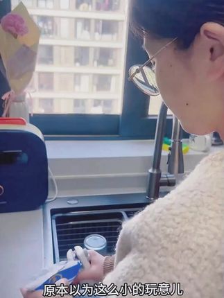 CC家用充电小型封口机迷你便携零食防潮封口夹开瓶器手压开封两用#好物推荐🔥 #零食推荐 #追剧小零食 #好吃到停不下来