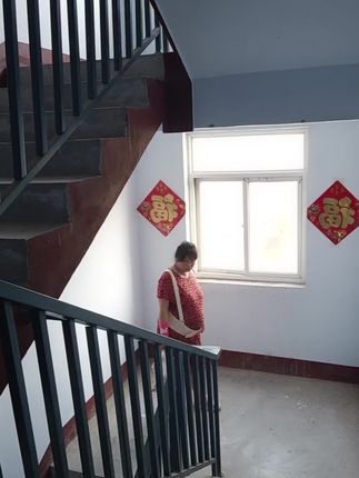 孕中晚期有了这个托腹带,减轻了腰部的负担