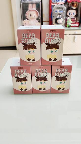 泡泡玛特的dear birds新品开箱! 这一次应该是泡泡玛特520的新品啦,除了labubu是鸭子以外,都是小鸟的造型,整体还是很小巧精致的!有没有你喜欢的呢?
#泡泡玛特 #dearbirds #星星人 #skullpanda #长大后更爱玩具了