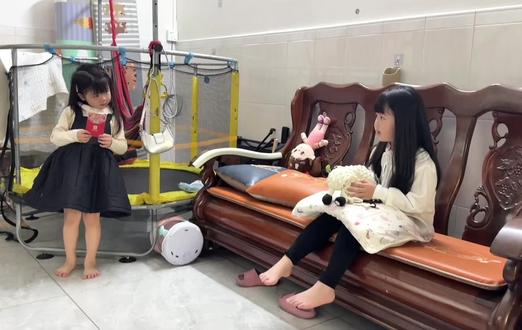 姐姐妹妹小剧场之卖霉豆腐。#玩游戏#儿童小剧场