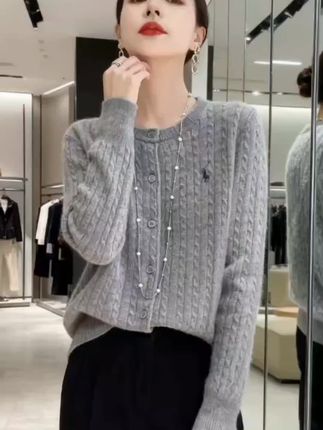 #秋季微胖穿搭测评 #通勤穿搭如何摆脱士气感 #被秋日氛围感穿搭拿捏了#复古穿搭 #穿搭分享