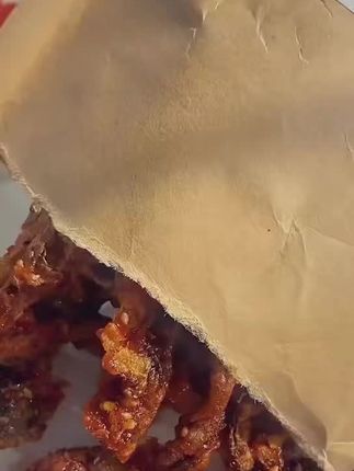 香辣鱼皮也太好吃了,香香辣辣脆脆的好吃到根本停不下来#好吃到爆 #太香啦 #美食推荐