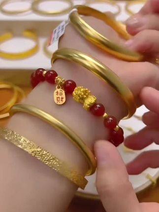 1. 谁戴谁好看的纯金手镯来啦!