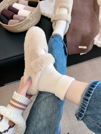 东北室友推荐的雪地袜太香了,太适合我这种冬天脚冰冰的人穿了#便宜又好穿 #袜子怎么穿最美 #换季穿搭 #雪地袜#氛围感的尽头是高糊