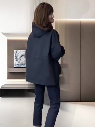 收腰连帽冲锋衣外套女2025秋冬新款中长款宽松加棉派克服风衣上衣 #外套 #冲锋衣#派克服 #时尚潮流 #穿搭分享