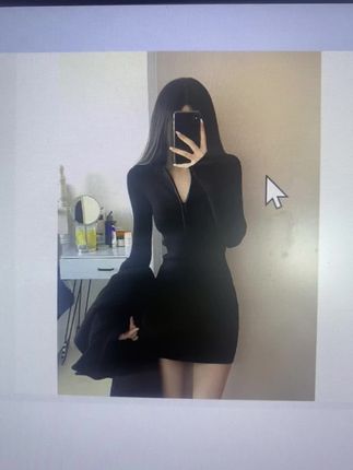 初秋搭配,怎么能少了一件黑色外穿连衣裙,气质又显瘦