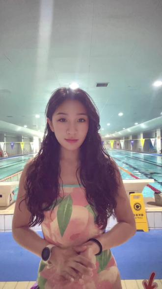 女孩子一定要多多游泳
每周游泳5-8小时,长年累月骨骼形态会被水练宛如少女#游泳 #游泳技巧 #游泳健身 #泳池拍摄 #自由泳