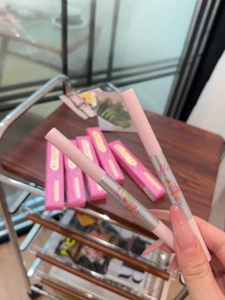 粉棕色真的好温柔好好看,还是一支双头的,手残党也能轻松拿捏#眉笔#染眉膏#野生眉