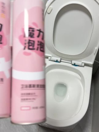 就是这个理想家浴室马桶清洁魔力泡泡香香的,真的很好闻,刷厕所都成了一种享受,清洁能力嘎嘎好用,绵密的泡沫,各种污渍都能轻松溶解,除菌率更是高达99.9%,洗完厕所后香香哒#理想家魔力魔力泡泡#马桶清洁剂推荐 #好物推荐🔥 #好东西一起分享 #魔力泡泡多功能清洁剂