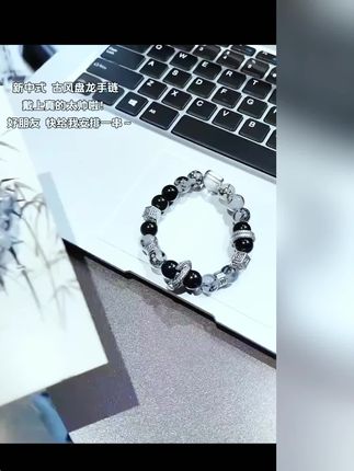 我这个人对饰品要求挺高的啊,所以我真的很少给你们分享饰品,但这条手链我真的忍不住啊。#饰品 #玻璃手链 #首饰 #天然水晶 #水晶手链