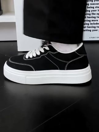 太好看了!就是这双环球家的情侣款板鞋,简约又百搭,鞋底防滑耐磨,还是厚底增高的设计,个子低也能轻松驾驭,#时尚百搭休闲情侣鞋#好鞋推荐 #时尚气质穿搭 #时尚百搭 #好穿不累脚