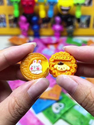 很快就到中秋节了,给孩子先安排上这个迷你月饼袋子玩具,她开心到飞起!#中秋节#中秋月饼#这也太可爱啦 #儿童玩具 #中秋月饼🥮