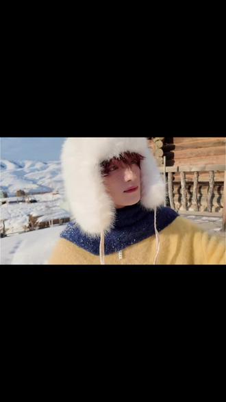 这只小狐狸,毛茸茸的会撩人呀
#丁程鑫 #雪景拍照 #狐狸