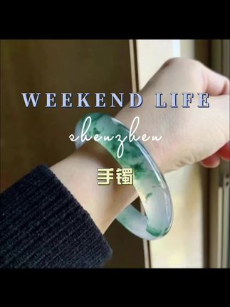 这么好的冰透飘花的冰种手镯戴在手上贵气十足,可以百搭各种衣服。 #手镯 #珠宝首饰 #玉手镯 #天然翡翠 #手镯控