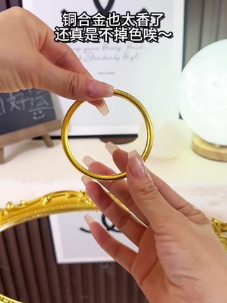 根本看不出来,简约好看还百搭,很漂亮的铜合金~#手镯控 #我又心动了 #种草好物推荐 #仙女必备