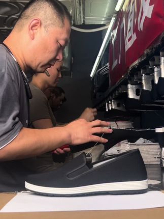 下雨天也能透气舒适!防水艾草布鞋包邮到家 今天下单!包邮到家!喜欢的朋友抓紧时间啦!!#夏日穿搭有这搭配公式就够了 #夏日通勤休闲穿搭 #不见得无袖就等于不好看 #毫不费力的夏秋过渡穿搭