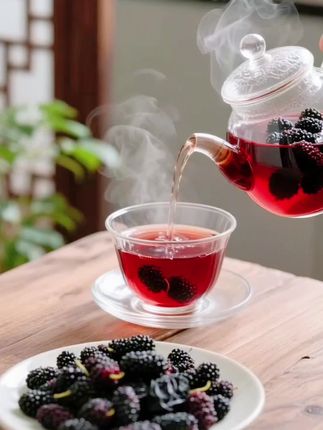 这个就是我们新疆吐鲁番的桑葚干,满满的一大罐,都是自然成熟、自然晾晒的,没有染色也没有添加,可以用来泡水喝,也可以直接吃,每天来上一点,好处多多哦,喜欢的朋友赶紧抢购吧!#桑葚干 #好东西一起分享 #好物推荐🔥 #好喝不贵 #好喝到心花怒放