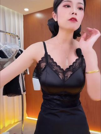【琥珀流光】秋季性感蕾丝一片式吊带背心内搭美背打底带胸垫@抖音小助手