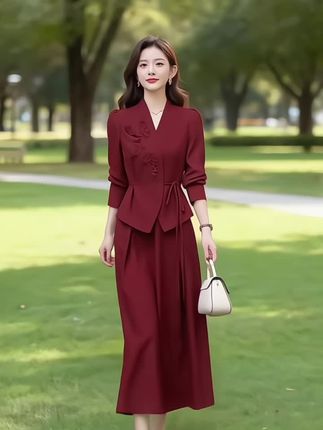 红色两件套连衣裙女2025春秋新款高级感时尚气质洋气减龄套装裙子#裙装穿搭 #优雅气质 #风衣穿搭 #减龄气质 #气质女神穿搭