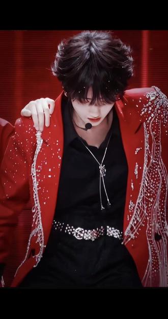 在中国我们不说养成系#左奇函 #左奇函高位出道 #左奇函神图 #左奇函四代第一rap担 #左奇函四代唯一架子鼓