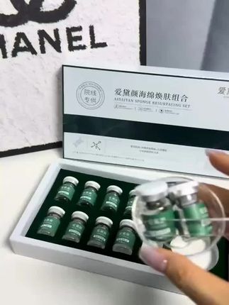 做小绿膜虽然有点疼,但是连续做了三次,肌肤是看得见的好,原来它里面含有小微晶体,通过毛孔穿透到皮肤深层。激活老化细胞生长,使皮肤变得细腻又光滑。如果你也上了三十岁,有各种皮肤问题,真的可以试一下。#小绿膜海绵微针