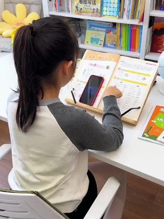 英语就是靠平时积累~给女儿安排了星火这套小学英语基础~把音标吃的透透的,为英语打下扎实基础!#教辅推荐