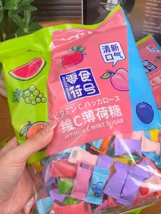 入口果香甜,嚼出薄荷凉,含维C还清新口气,揣兜里随时炫超满足!#宝藏零食 #口气清新神器 #提神小零食 #办公室零食