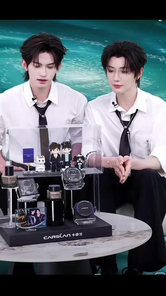 云旗:什么放你家还是放我家~我都要去你家~#郝熠然 #云旗 我想要这个积木周边~~