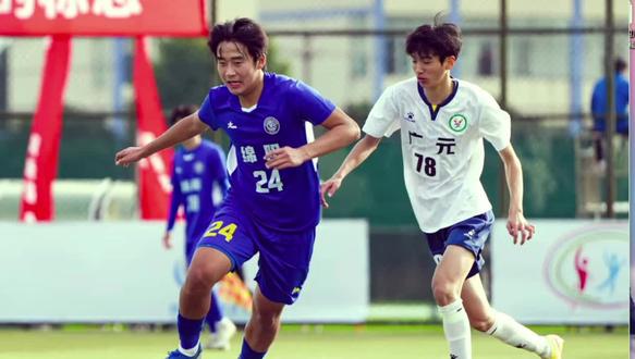 川超:不能只学苏超的皮,要学苏超的魂 自从苏超联赛火了之后,川超、湘超、赣超等等各种“超”都开始粉墨登场了,给人的感觉就是东施效颦、拾人牙慧,完全没有自己的特色。为此,我建议川超联赛要改变发展方向,以足球为诱饵,实则办成旅游、餐饮美食为主的一项群众周末的旅游活动,四川各地都有一些美食美景,再加上四川人从来就好玩好耍好吃的个性,把川超办成是一个周末“”跨市赶场”的活动,弱化纯足球的元素。另外,中超联赛成都蓉城主场的凤凰山体育场,每次比赛结束后的全国大合唱,这种形式就很好,玩出了足球以外的东西,大家的参与感也很强,川超联赛可以在这个基础上玩得各有趣一些,玩出一些苏超联赛不一样的东西,走出一条跟苏超完全不同的道路,真正办成一个文旅赛事。#川超 #成都蓉城 #苏超