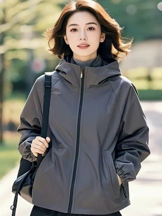 #街拍小姐姐穿搭秀 #冲锋衣 #女装搭配 #外套 #每日分享