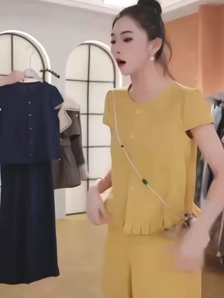 #时尚两件套#高品质套装#面料柔软舒适#洋气上档次#小众设计感