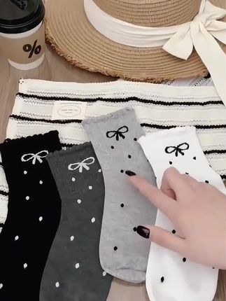 好喜欢的蝴蝶结袜,软软糯糯的,多囤几双#袜子 #蝴蝶结袜子 #中筒袜