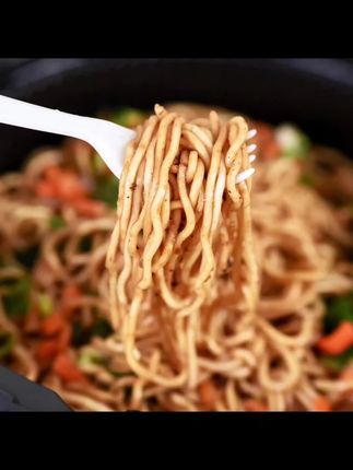 飞碟炒面泡面多口味组装泡面速食品拌面方便面合味道整箱批发泡面炒面#干拌方便面 #干拌泡面 #飞碟炒面 #飞碟泡面 #干拌面