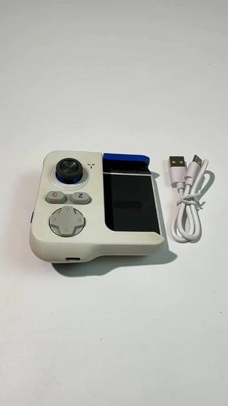 (包邮) 二手戏手柄 vivo闪电单边游戏手柄 手游拉伸手柄 二手戏手柄 vivo闪电单边游戏手柄 手游拉伸手柄 带充电线
戏手柄 vivo闪电游戏手柄,单边拉伸款,实物实拍送Type-C充电线。
适配vivo、iQOO全系安卓手机,蓝牙5.0低延迟,游戏空间可自定义宏连招、一键压枪,玩王者、吃鸡、原神手感拉满。
可拉伸夹持68-84mm宽度手机,带防滑软胶不伤机身;配置电竞摇杆、C/Z自定义快捷键,L1/L2/R1机械肩键,按键回弹清脆无失灵。
Type-C充电,续航持久,支持边充边玩。
外观有正常使用痕迹,所有功能全部测试完好,无暗病无故障。
• 售后:二手物品,功能如实描述,验货没问题再签收。闲置物品,有使用的痕迹。成色如图实物拍摄 低价转让 支持桂林市自提 外地爽快的包邮非边远地区。#好物推荐🔥 #好物品推荐 #二手闲置 #便携
