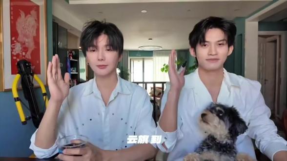 谁懂啊😭 原来双人签早就有迹可循,你写一句,我接一句,是藏在时光里的偏爱,是独属于你们的默契(视频时间2025.12.27,来自同担分享)#云熠星河 #磕cp的快乐 #向全世界安利