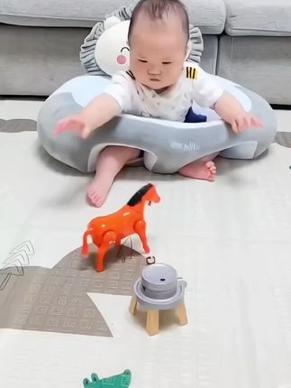 #创作灵感 笑喷了,爸爸👨🏻入手的推磨毛驴,让宝宝👶🏻看了半天,好玩还能锻炼专注力和手眼协调力#小马拉磨#宝宝玩具#人类幼崽
