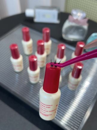 挖到宝啦~新手都能轻松贴好假睫毛的胶水,赶紧来试试#睫毛胶水#假睫毛胶水#平价彩妆 #女生必备 #眼妆