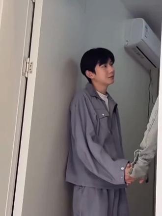 挠头 摸耳朵 心里的小鹿早已乱撞,殊不知这些小动作出卖了你内心的情绪#糟糕是心动的感觉 #绝配