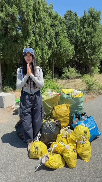 愿今日净山护生、捡拾垃圾所有功德,至诚回向祖国山河大地,风调雨顺、清净庄严。
回向所有参与者、支持者、随喜见闻者,身心安康、福慧增长、善愿皆成。
更回向十方三世一切众生,离苦得乐、慈悲长存、同登觉岸。
心净则国土净,此行功德无量;愿山河无恙,人间皆安,善根绵延,岁岁常宁。#日行一善 #回向给一切众生 #捡垃圾功德 #利益众生离苦得乐 #利他主义