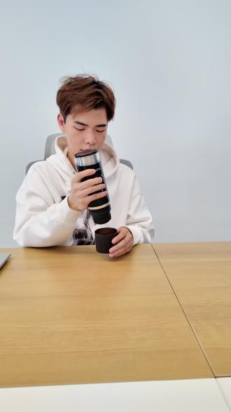 纯粹咖香,即刻解锁
MOVA GoBrew T30 双模式设计,粉咖、胶囊一键切换,便携轻巧
9Bar黄金恒压萃取,锁住醇厚油脂,随时随地邂逅醇香咖啡本味。
#MOVA #MOVAGoBrewT30 #便携咖啡机