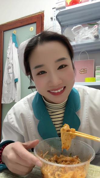 艺术源于生活,但不该丢了医学的底线#小品 #春晚 #医护人员