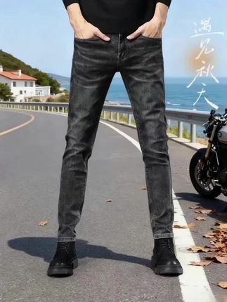 罗蒙男士高端牛仔裤,承包秋日型格  精选弹力面料,修身不紧绷,小脚剪裁显腿直,久坐也无束缚感。春秋可搭卫衣随性,秋季配针织衫显质感,日常通勤、周末出街都适配。细节藏巧思,潮牌设计不撞款,百搭属性解锁N种穿搭,轻松拿捏休闲高级感。  #罗蒙男士牛仔裤 #秋季男士穿搭 #修身小脚牛仔裤 #百搭休闲裤@抖音小助手 @抖加🔥上热门🔥dou+🔥热点宝
