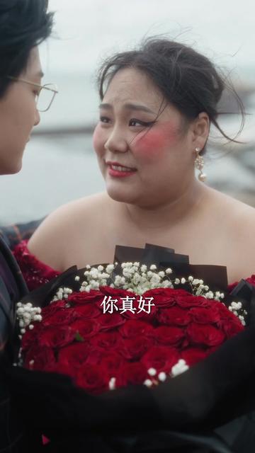 胖女孩遭嘲讽后逆袭,昔日嫌她丢人的人在其“葬礼”现场惊慌失措 闺蜜将我和男友的纪念日摄影定在绝美悬崖边,谁知等待我的却是绝境……#假死后我让前夫痛哭流涕 #短剧#肥妻的复仇 #热门短剧推荐 #一起追剧 #短剧追到爽