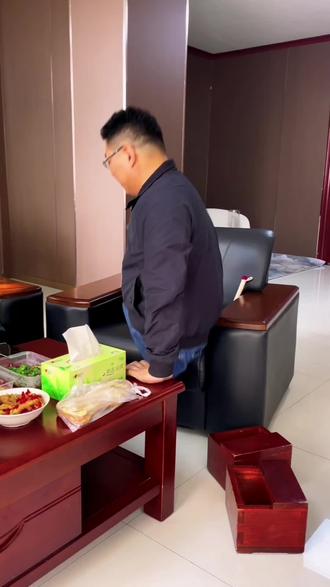 我三弟江湖人称小三#无腿勇士陈州 #陈州读书会 #陈州励志演说 #无骨凤爪 #兄弟