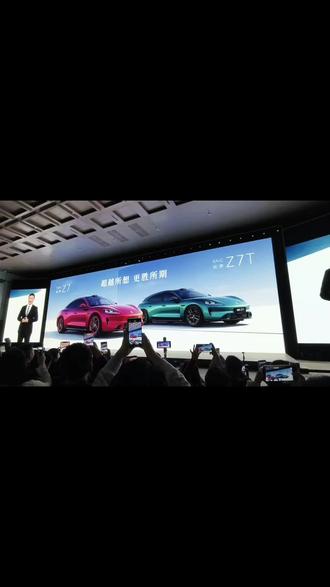 别再问我开什么车了!
这台才配得上我的潮人身份🚗💚
别跟我提什么家用买菜车
尚界Z7/Z7T才是年轻人的出行标准答案
溜背轿跑+炸街绿车漆,出片率直接拉满📸
鸿蒙智行车机丝滑到离谱,语音喊一声就能搞定一切
颜值和智能都焊死在天花板
这才是Z世代该有的座驾!
#真实生活分享计划
#华为春季全场景新品发布会
#尚界Z7
#尚界Z7T
#尚界Z7最美科技轿跑