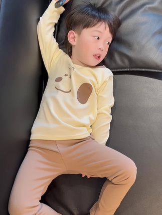 好好陪娃,好好爱自己 孩子需要一个快乐的妈妈 难熬的日子总会过去 不信你回头看 不知不觉已经熬过了很多苦难 #宝妈情感共鸣#我的男孩#全职妈妈#儿童家居服#高品质童装