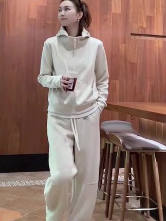 #休闲运动套装 #时尚穿搭 #时尚女装 #穿出自己的风格 #今日分享