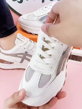 爱运动的女生看过来,这款新款运动鞋超值活动来了。它不但颜值漂亮,而且活动价格太给力了。采用网面软底设计,女生穿着显高显瘦,秒变大长腿漂亮女生,穿着走路舒适轻便,不闷热。趁现在活动便宜,赶紧点视频下小黄车拍双试试吧。#百搭鞋子 #透气舒适 #百搭小白鞋 #休闲鞋 #运动鞋